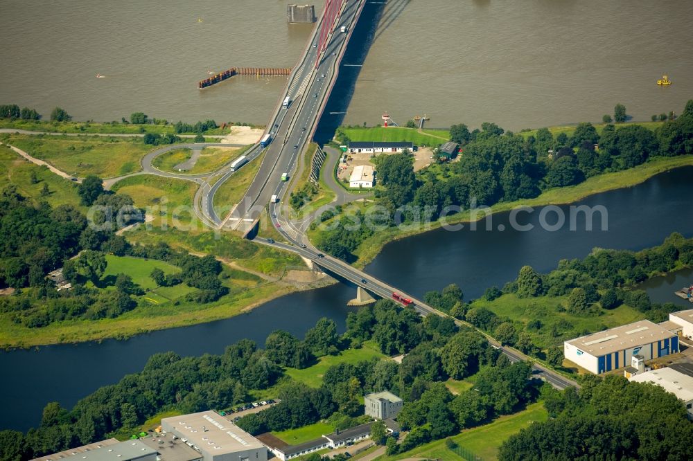 Aerial photograph Wesel - River - bridge construction of the Niederrheinruecke across the river Rhein to the island Buedericher Insel with the Wasser- u. Schifffahrtsamt Duisburg-Rhein in Wesel in the state North Rhine-Westphalia, Germany