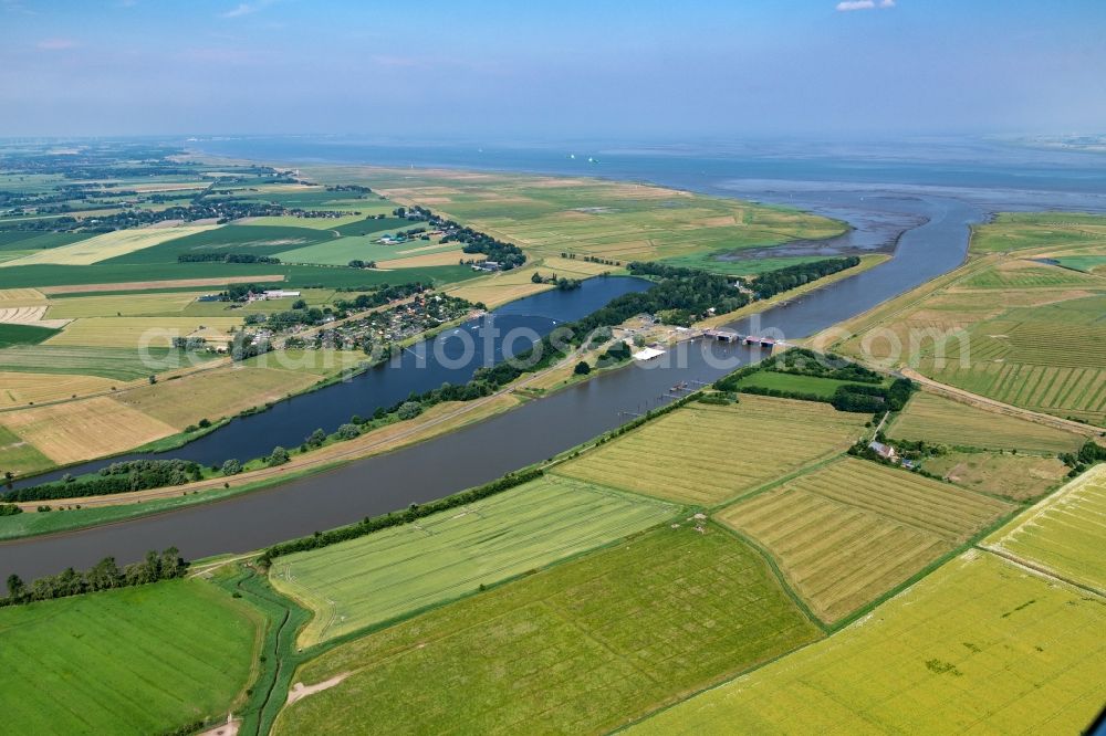 Aerial photograph Balje - River - bridge construction Ostesperrwerk in Neuhaeuserdeich in the state Lower Saxony, Germany