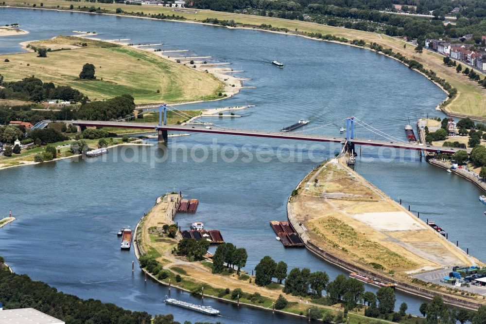 Duisburg from the bird's eye view: River - bridge construction Rhein Bruecke Neuenkamp in Duisburg in the state North Rhine-Westphalia, Germany