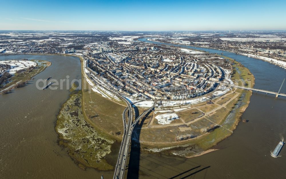 Düsseldorf from above - River - bridge construction Rheinkniebruecke in the district Carlstadt in Duesseldorf in the state North Rhine-Westphalia, Germany