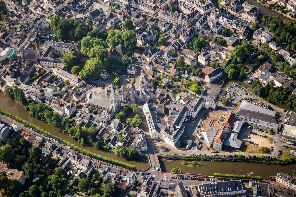 Aerial photograph Vendome - River - bridge construction of Rue Poterie crossing the Loir river in Vendome in Centre-Val de Loire, France