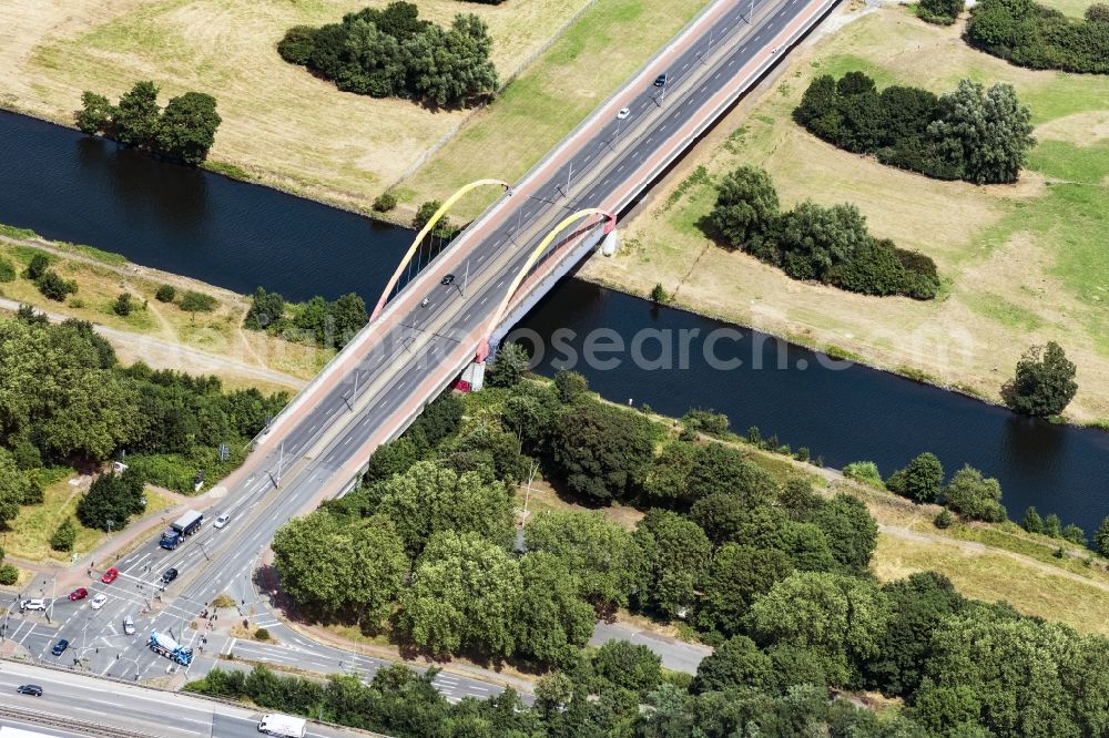 Aerial photograph Duisburg - River - bridge construction Ruhr Bruecke in Duisburg in the state North Rhine-Westphalia, Germany