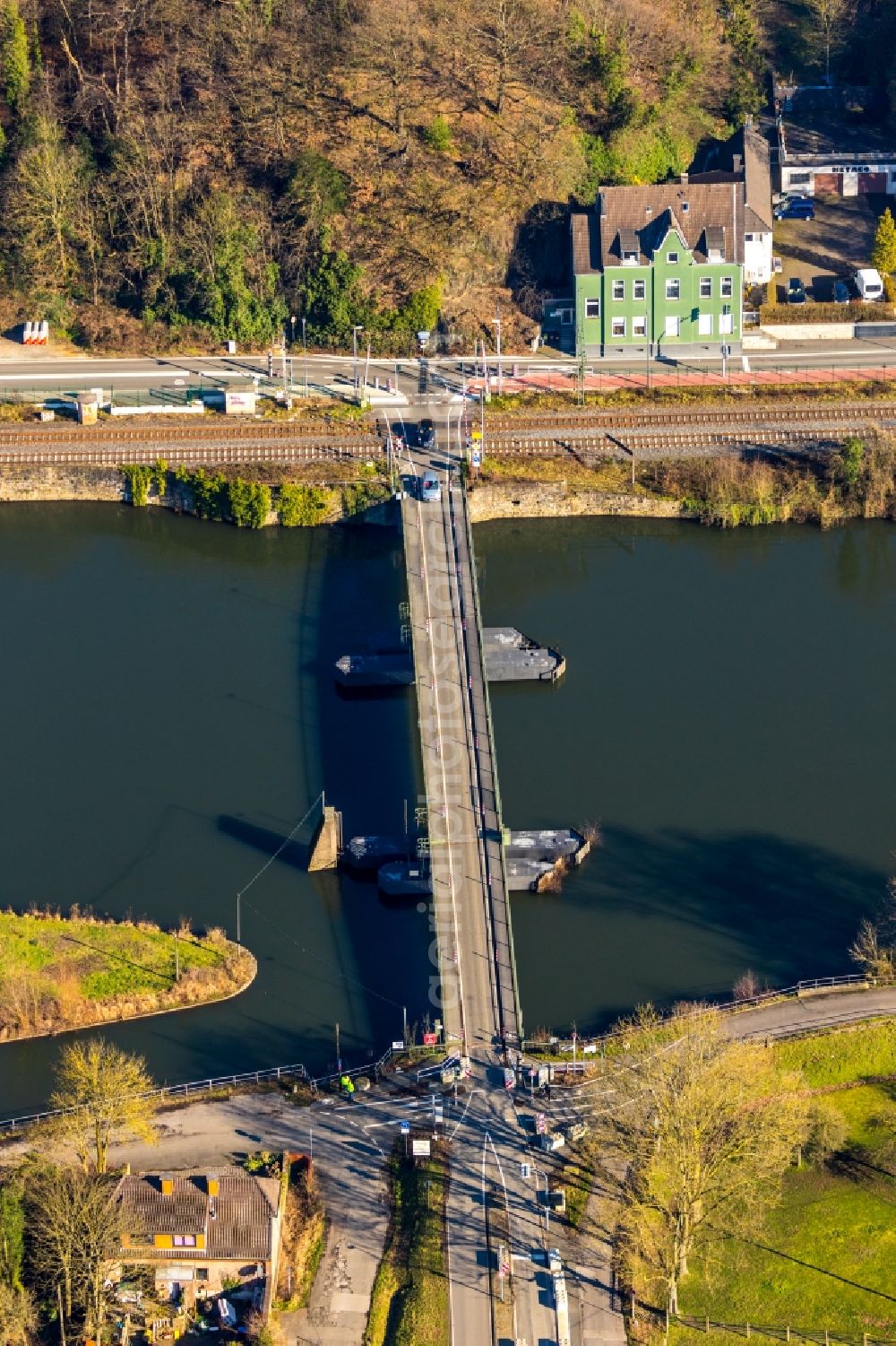 Aerial photograph Hattingen - River - bridge construction about the Ruhr in Hattingen in the state North Rhine-Westphalia, Germany