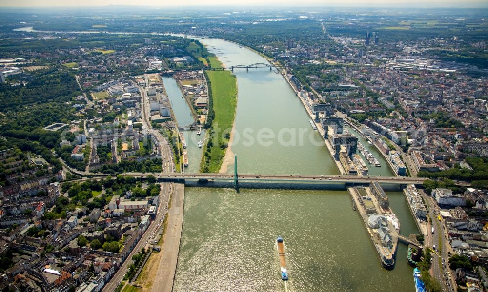 Aerial image Köln - River - bridge construction Severinsbruecke ueber den Rhein in Cologne in the state North Rhine-Westphalia, Germany