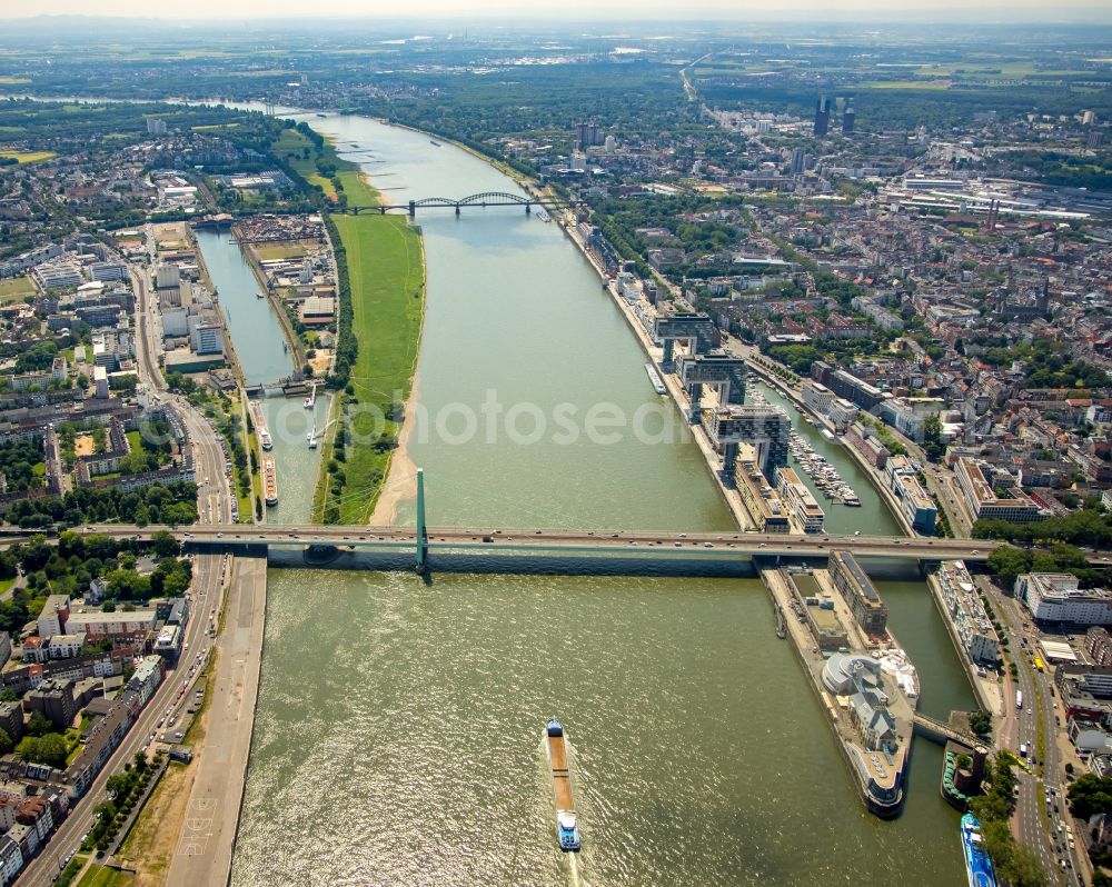 Köln from the bird's eye view: River - bridge construction Severinsbruecke ueber den Rhein in Cologne in the state North Rhine-Westphalia, Germany