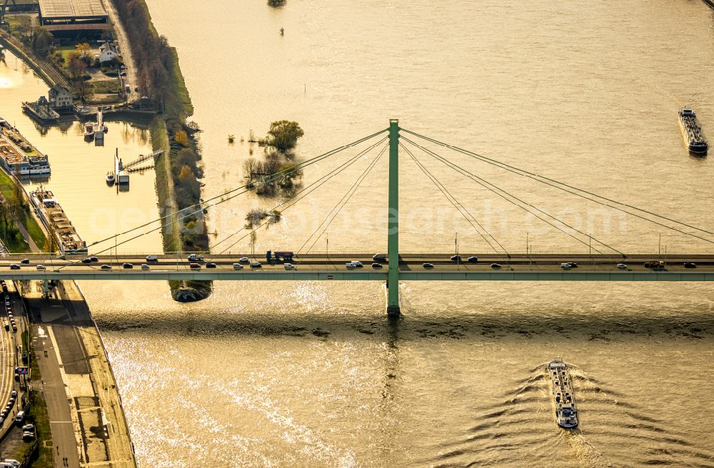 Aerial image Köln - River - bridge construction Severinsbruecke ueber den Rhein in Cologne in the state North Rhine-Westphalia, Germany