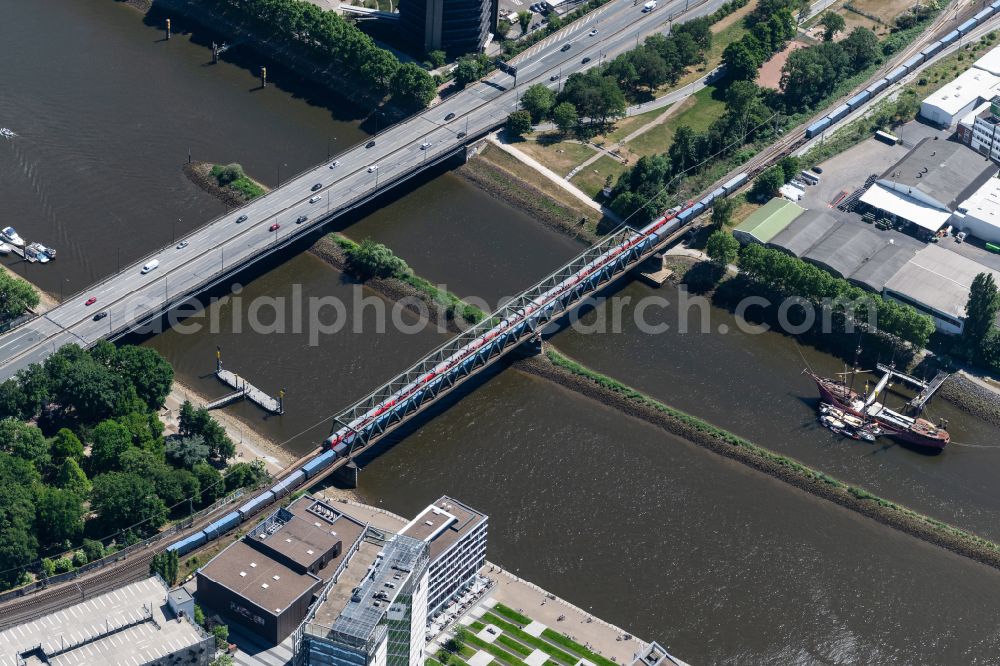 Bremen from the bird's eye view: River - bridge construction Stephanibruecke and railway bridge across the river Weser in the North of the Hanseatic city of Bremen in Germany