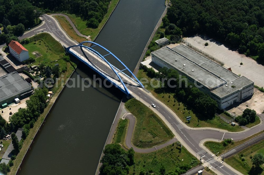 Genthin from the bird's eye view: Blue Steel Bridge across the Elbe-Havel-Canal in the Northeast of Genthin in the state of Saxony-Anhalt. The federal road B1 takes its course across the blue steel arc bridge