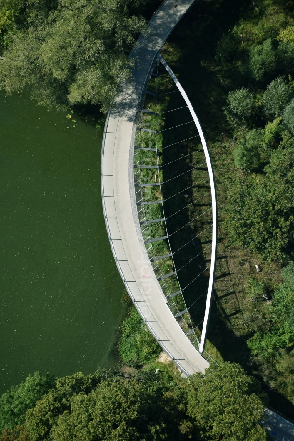 Rathenow from the bird's eye view: River - bridge construction Weinberg-Bruecke for pedestrians and cyclists over the Rathenower Havel in Rathenow in the state Brandenburg