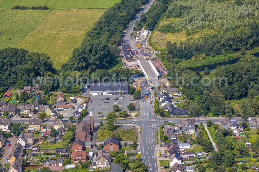 Aerial photograph Bergkamen - River - bridge construction on Werner Strasse about the Lippe in Bergkamen in the state North Rhine-Westphalia, Germany