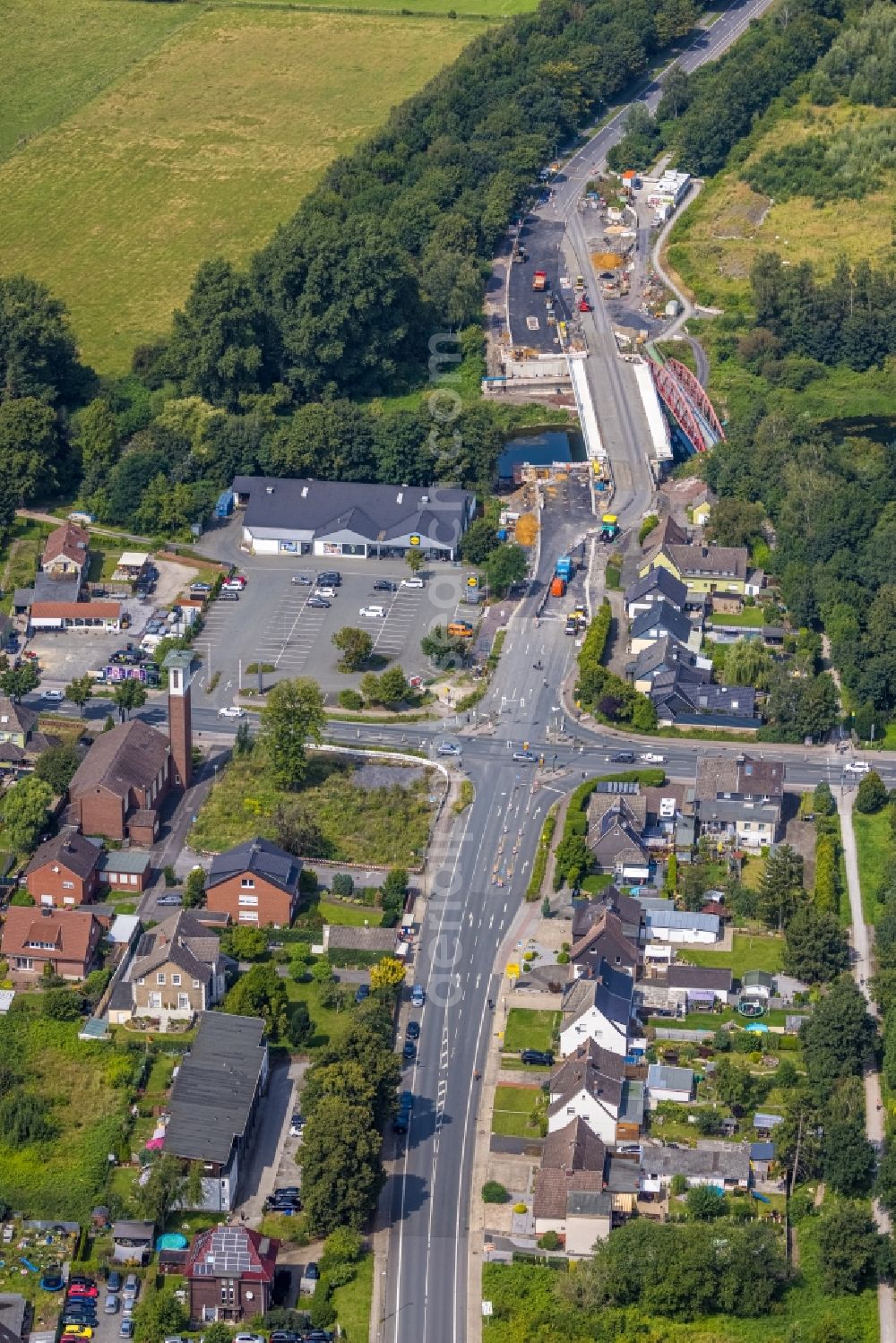 Bergkamen from above - River - bridge construction on Werner Strasse about the Lippe in Bergkamen in the state North Rhine-Westphalia, Germany