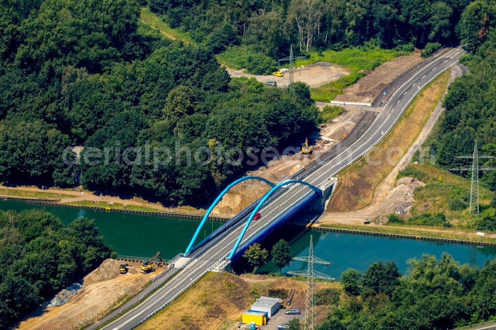 Marl from the bird's eye view: River - bridge construction Weser-Datteln-Kanal aloung the Hervester Strasse in Marl in the state North Rhine-Westphalia