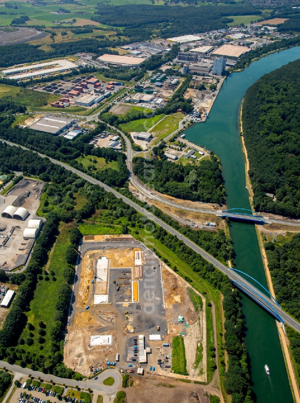 Marl from above - River - bridge construction Weser-Datteln-Kanal aloung the Hervester Strasse in Marl in the state North Rhine-Westphalia