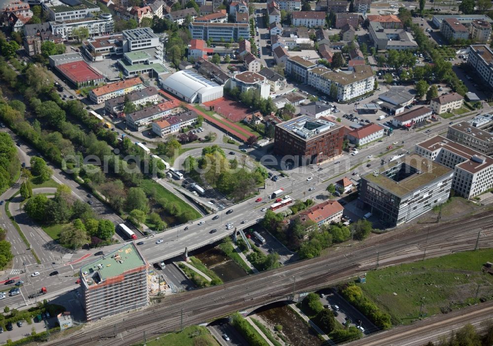 Aerial image Freiburg im Breisgau - River - bridge construction over the Dreisam in Freiburg im Breisgau in the state Baden-Wuerttemberg