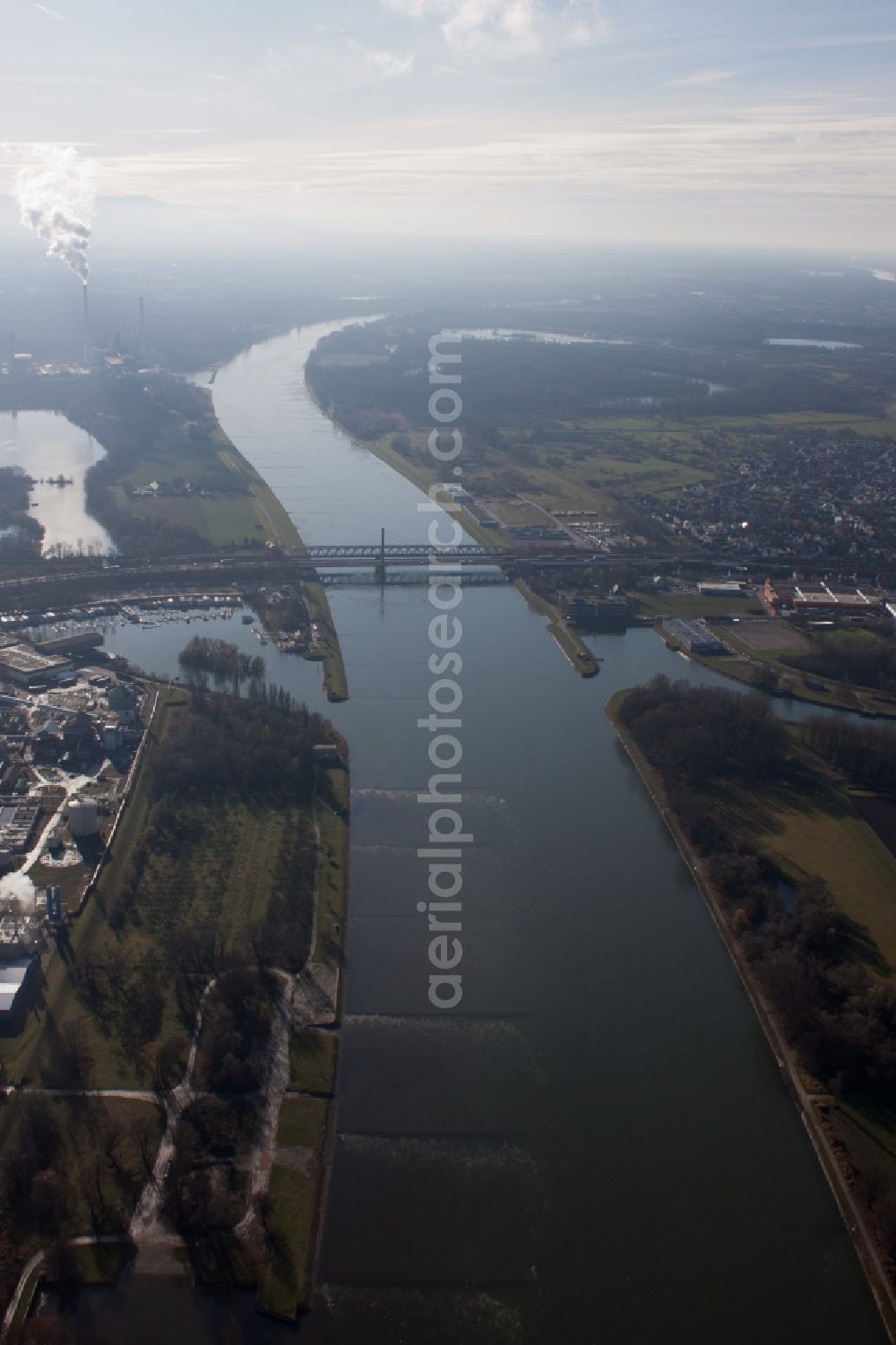 Wörth am Rhein from the bird's eye view: River - bridge construction over the river Rhine from Karlsruhe to Woerth am Rhein in the state Rhineland-Palatinate