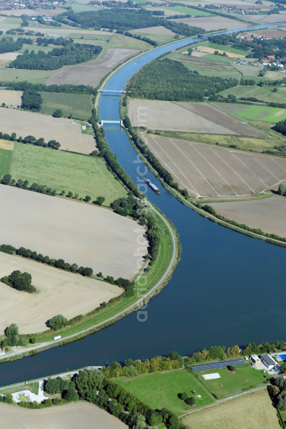 Aerial photograph Edesbüttel - River Delta and estuary Elbe-Seitenkanal - Mittellandkanal in Edesbuettel in the state Lower Saxony, Germany