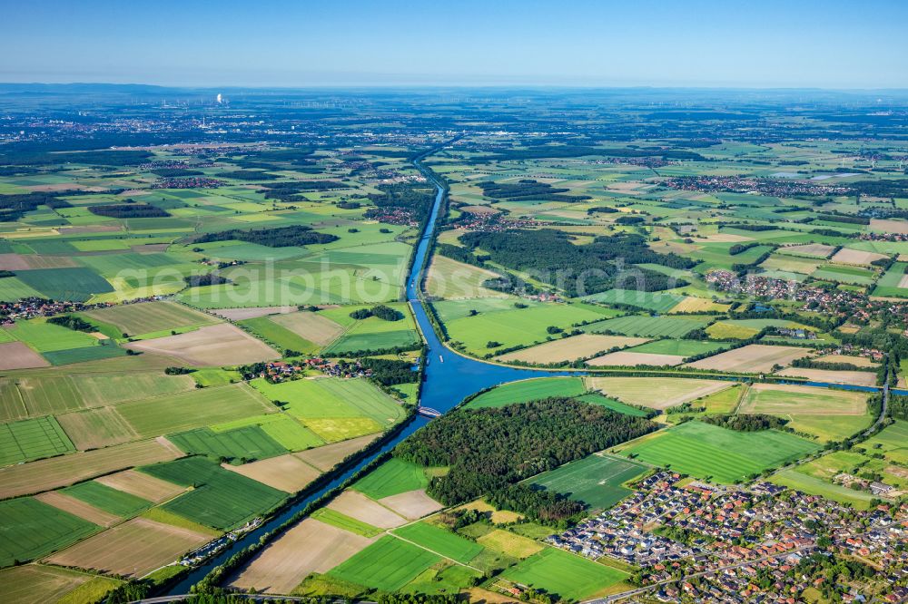 Edesbüttel from above - River Delta and estuary Elbe-Seitenkanal - Mittellandkanal in Edesbuettel in the state Lower Saxony, Germany