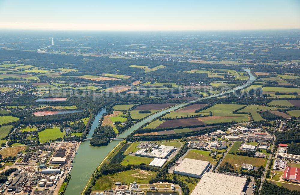 Hörstel from above - River Delta and estuary Mittellandkanal - Dortmund-Ems-Kanal in the district Bevergern in Hoerstel in the state North Rhine-Westphalia, Germany