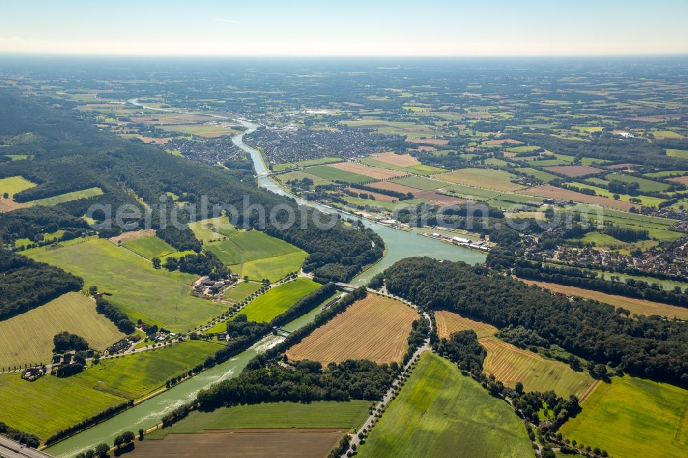 Hörstel from the bird's eye view: River Delta and estuary Mittellandkanal - Dortmund-Ems-Kanal in the district Bevergern in Hoerstel in the state North Rhine-Westphalia, Germany