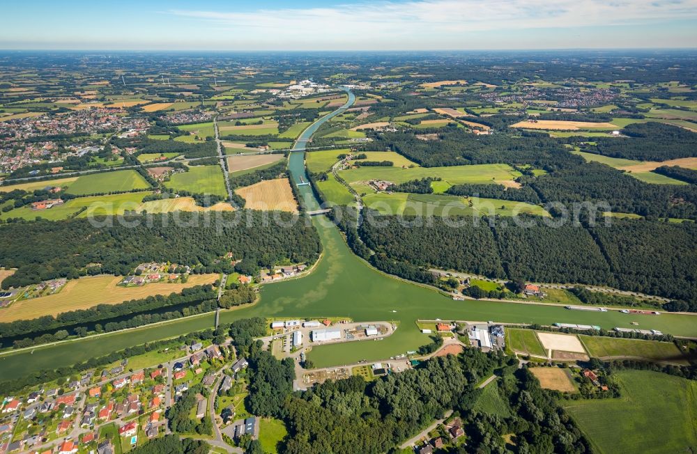 Hörstel from above - River Delta and estuary Mittellandkanal - Dortmund-Ems-Kanal in the district Bevergern in Hoerstel in the state North Rhine-Westphalia, Germany