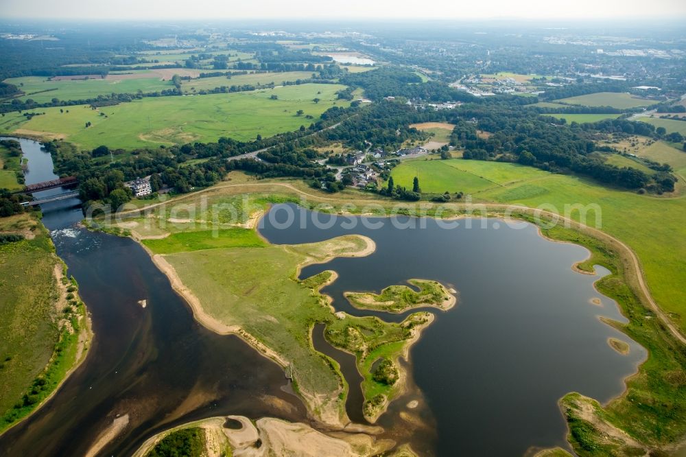 Wesel from the bird's eye view: River Delta and estuary im Nationalen Schutzgebiet Lippemuendungsraum in Wesel in the state North Rhine-Westphalia