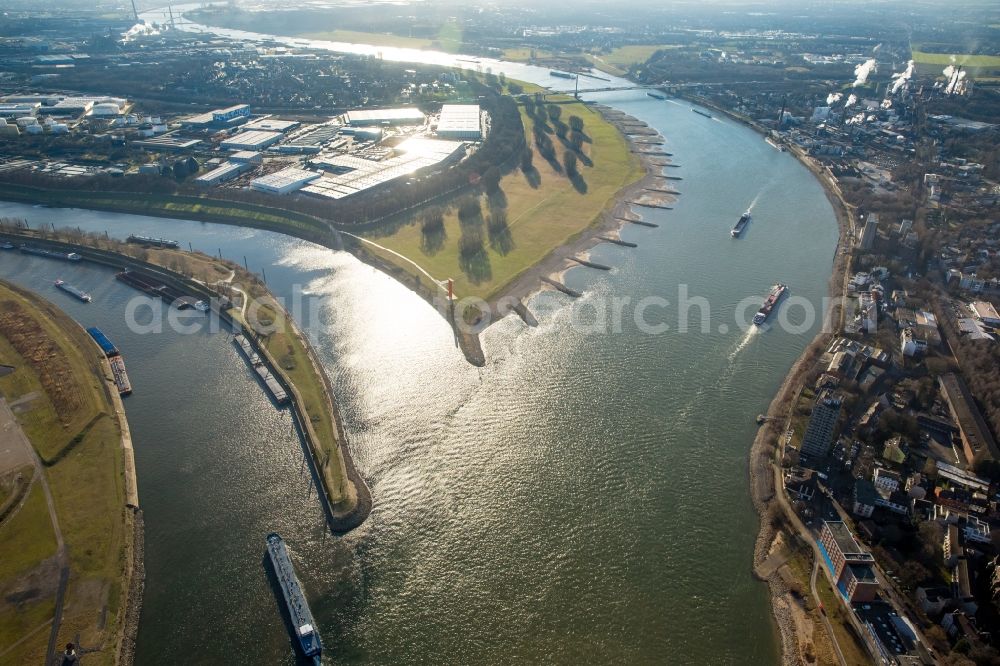 Duisburg from the bird's eye view: River Delta and estuary der Ruhr in the Rhein in Duisburg in the state North Rhine-Westphalia