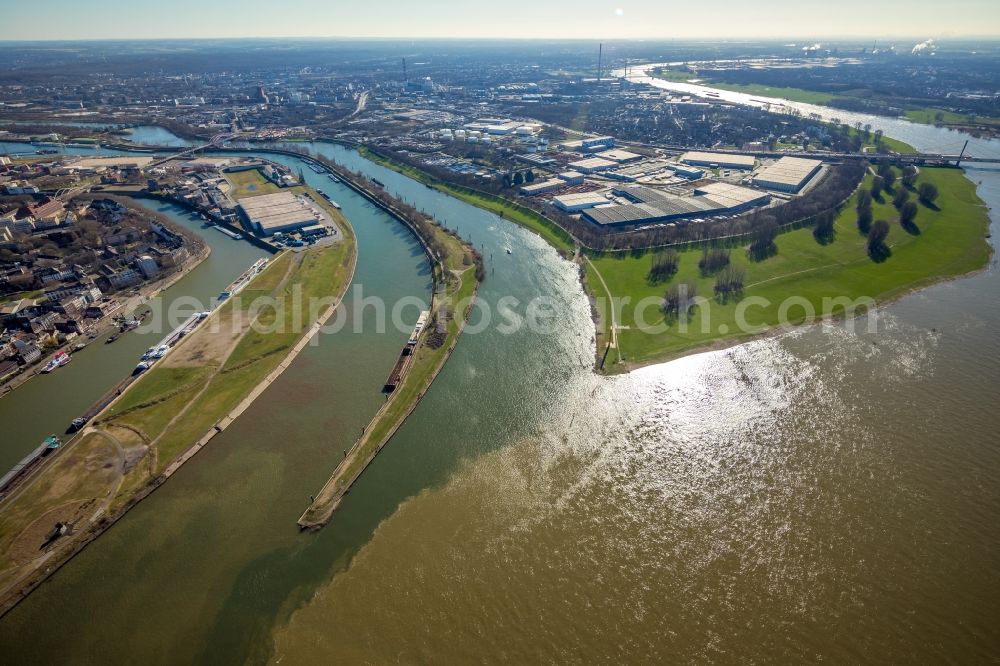 Aerial image Duisburg - River Delta and estuary der Ruhr in the Rhein in Duisburg at Ruhrgebiet in the state North Rhine-Westphalia