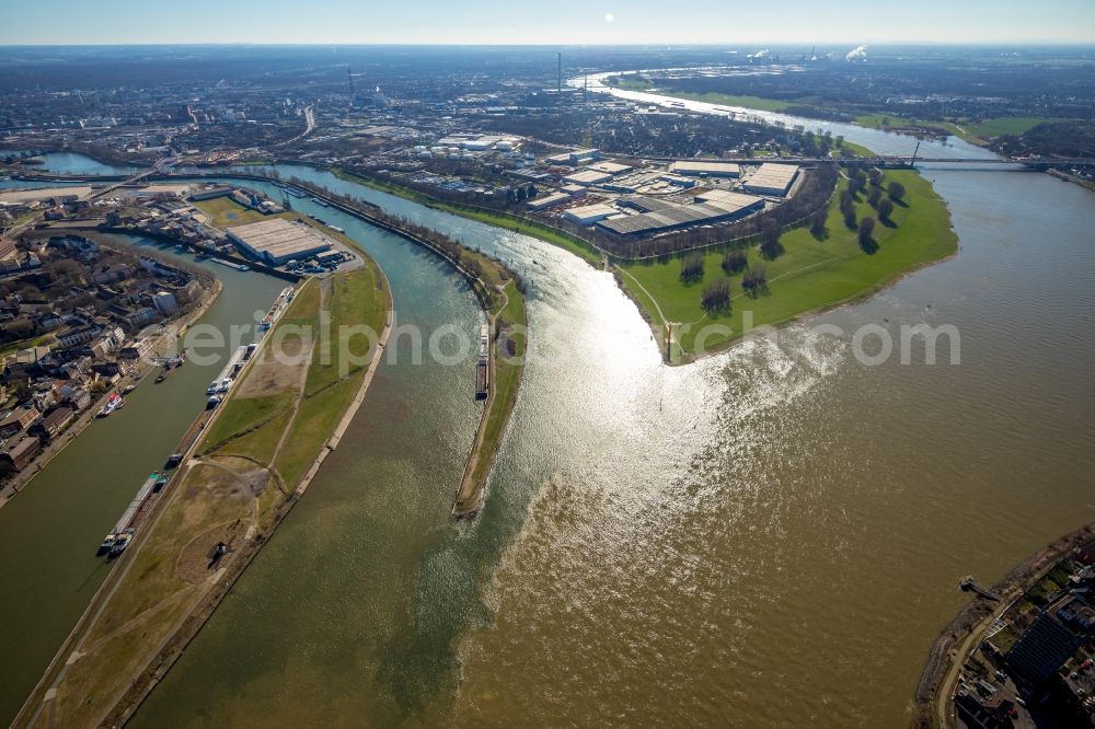 Duisburg from above - river Delta and estuary der Ruhr in the Rhein in Duisburg at Ruhrgebiet in the state North Rhine-Westphalia