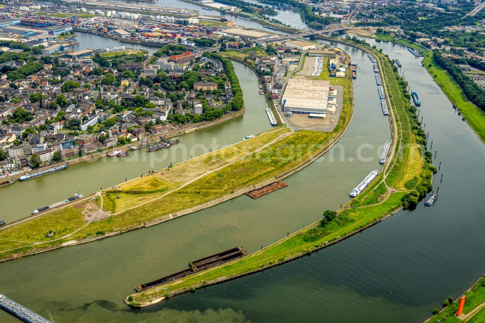 Duisburg from the bird's eye view: River Delta and estuary der Ruhr in the Rhein in Duisburg at Ruhrgebiet in the state North Rhine-Westphalia