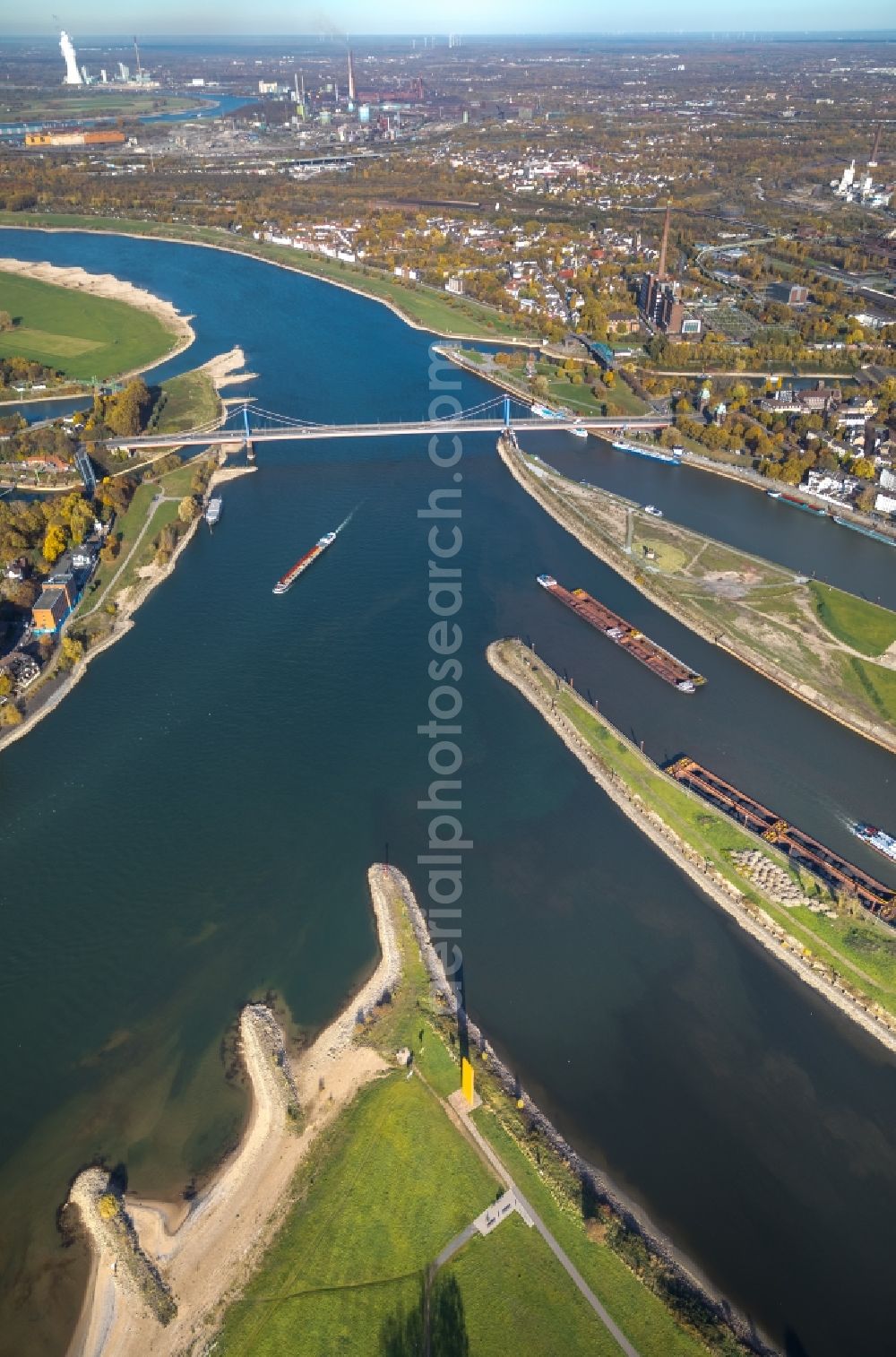 Duisburg from the bird's eye view: River Delta and estuary between Ruhr and Rhine in the district Homberg-Ruhrort-Baerl in Duisburg in the state North Rhine-Westphalia, Germany