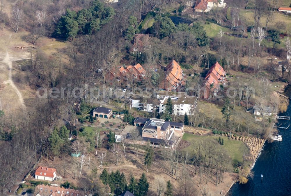 Aerial image Berlin - River bank areas at Havel river in the district Kladow in Berlin