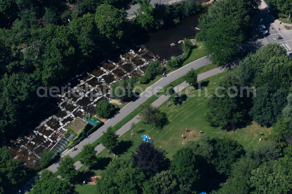 Aerial photograph Freiburg im Breisgau - Town on the banks of the river of Dreisam bei Niedrigwasser on street Fritz-Horch-Weg in Freiburg im Breisgau in the state Baden-Wuerttemberg, Germany