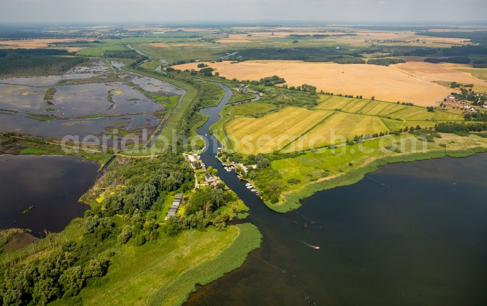 Aerial photograph Dargun - River origin of the river Peene at the lake Kummerower See with water wan der rest area Aalbude in Dargun in the state Mecklenburg - Western Pomerania