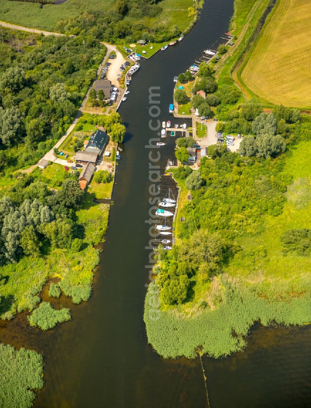 Aerial image Dargun - River origin of the river Peene at the lake Kummerower See with water wan der rest area Aalbude in Dargun in the state Mecklenburg - Western Pomerania