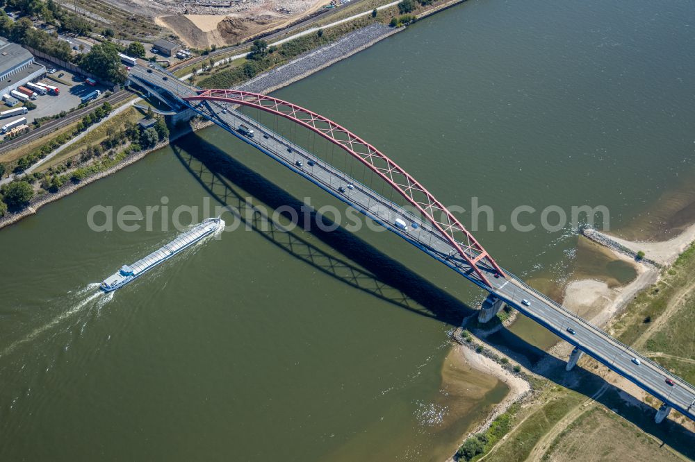 Aerial image Duisburg - River - bridge construction ueber den Rhein Bruecke of Solidaritaet on street Moerser Strasse in the district Hochfeld in Duisburg at Ruhrgebiet in the state North Rhine-Westphalia, Germany