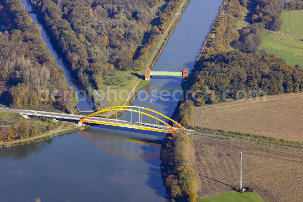 Aerial photograph Datteln - River - bridge structure for crossing Dattelner-Meer-Bogen over the Dortmund-Ems-Canal in Datteln in the Ruhr area in the federal state of North Rhine-Westphalia, Germany