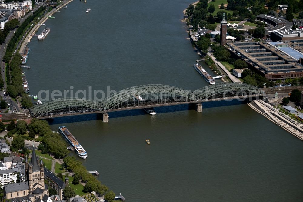 Aerial photograph Köln - River - bridge construction Hohenzollernbruecke in the district Altstadt in Cologne in the state North Rhine-Westphalia, Germany