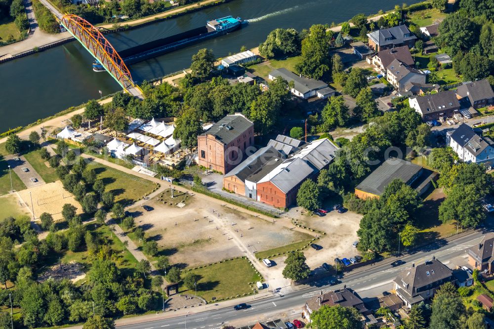 Wanne-Eickel from above - River - bridge structure for crossing the Rhine-Herne Canal Parrot Bridge - Our Fritz in Wanne-Eickel in the Ruhr area in the state of North Rhine-Westphalia, Germany