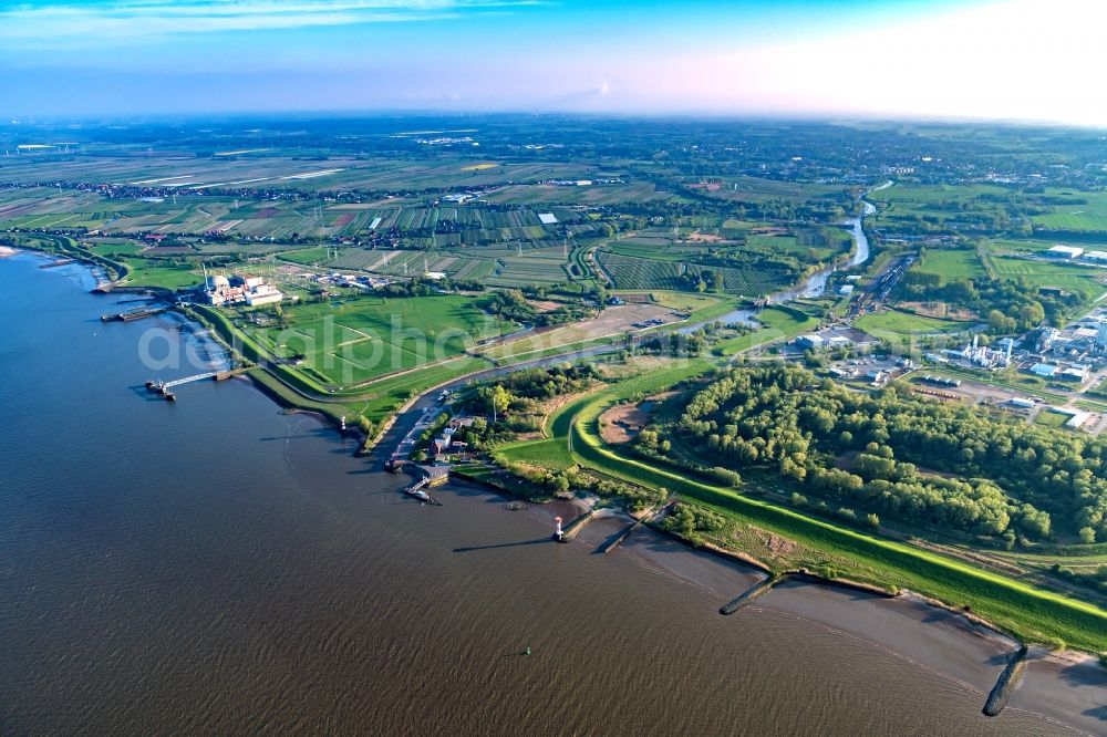 Stade from the bird's eye view: Mouth of the swing arm in the Elbein Stade in the state Lower Saxony, Germany