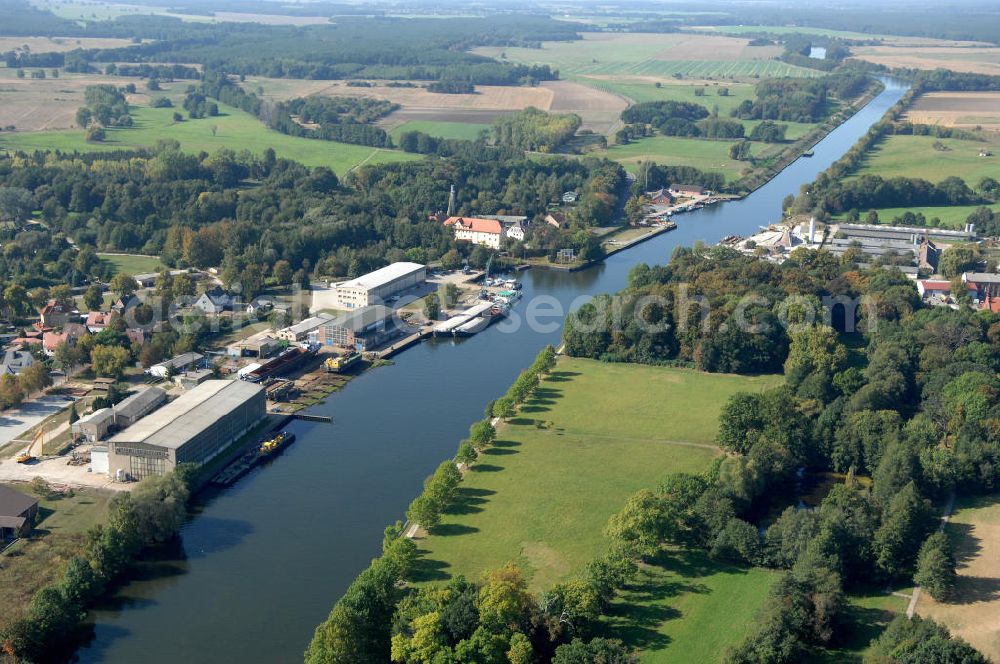 Aerial image GENTHIN - Blick auf den Flussverlauf des Elbe-Havel-Kanal durch die Stadt Genthin.