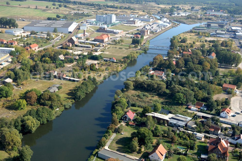 Aerial photograph GENTHIN - Blick auf den Flussverlauf des Elbe-Havel-Kanal durch die Stadt Genthin.