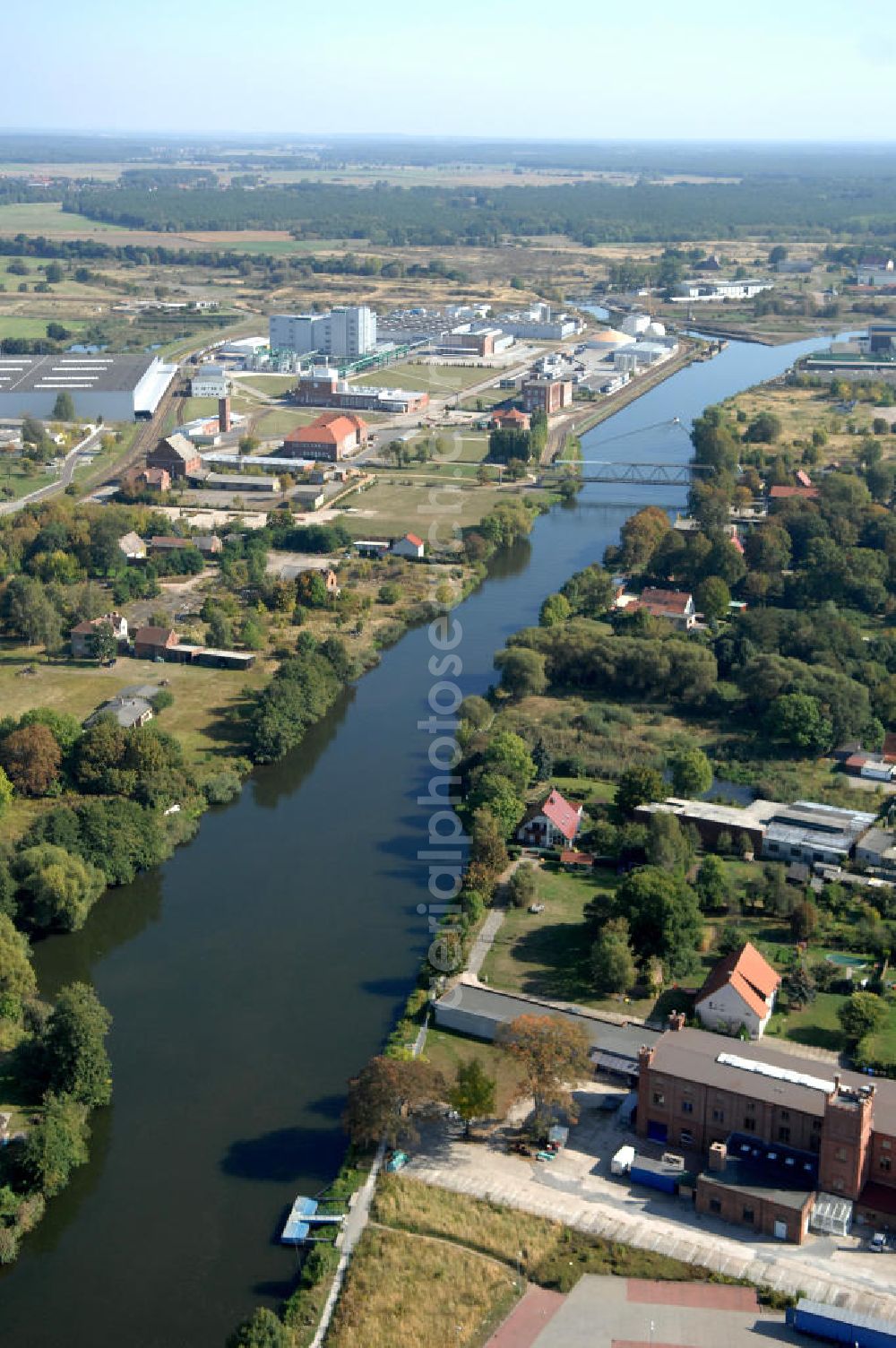 GENTHIN from above - Blick auf den Flussverlauf des Elbe-Havel-Kanal durch die Stadt Genthin.