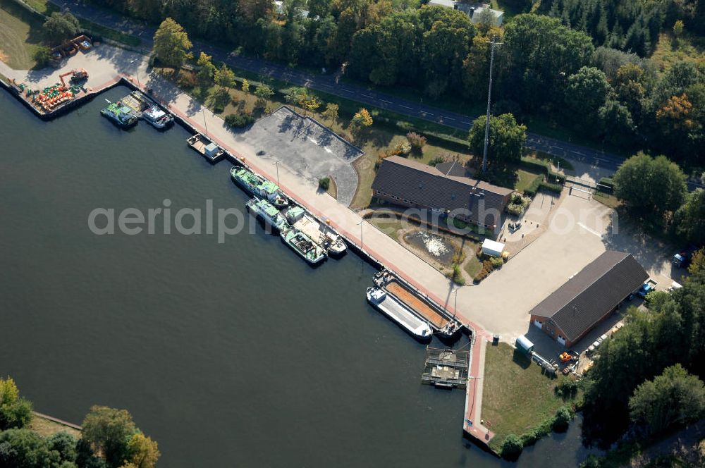 Aerial photograph GENTHIN - Blick auf den Flussverlauf des Elbe-Havel-Kanal durch die Stadt Genthin.