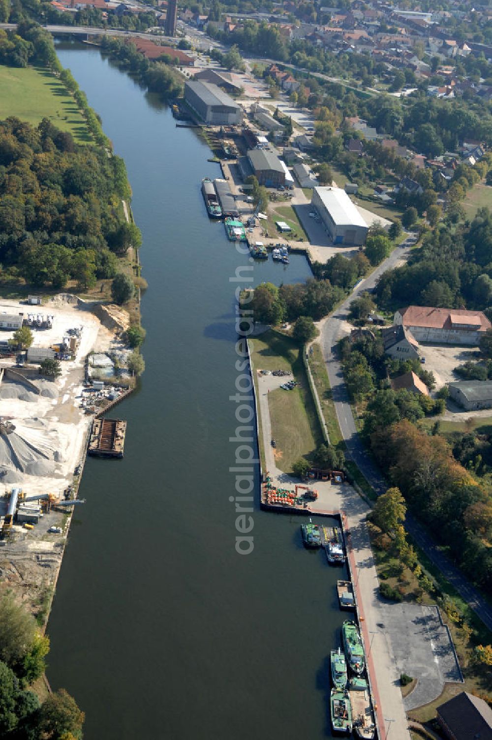 GENTHIN from above - Blick auf den Flussverlauf des Elbe-Havel-Kanal durch die Stadt Genthin.