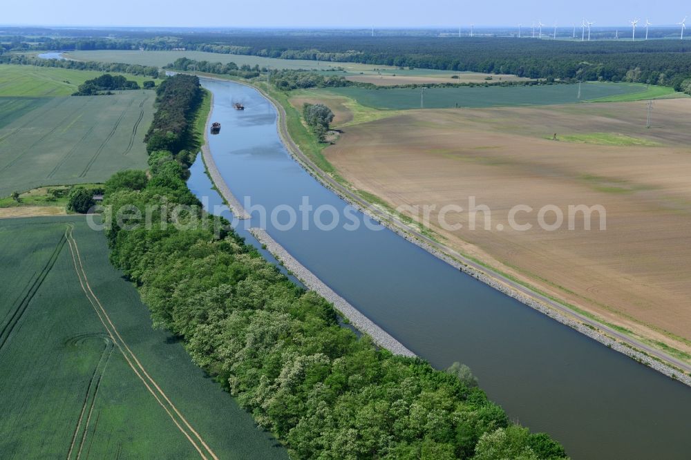 Genthin from the bird's eye view: Course of the river Elbe-Havel-Canel between Genthin and Bergzow in the state Saxony-Anhalt