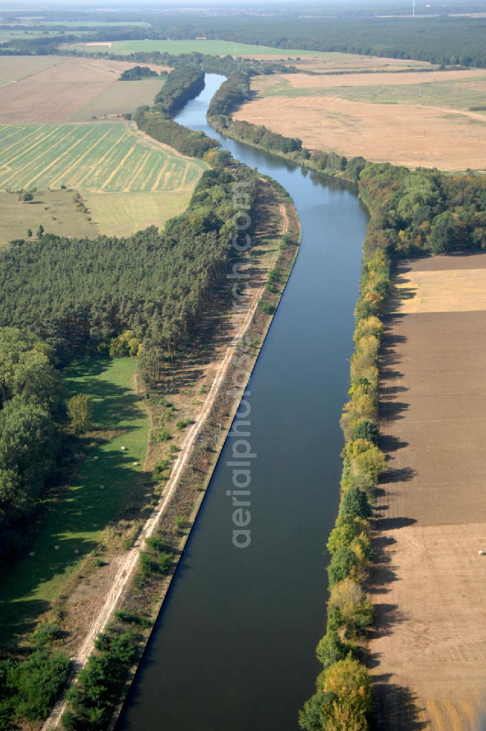 Aerial image GENTHIN - Blick auf den Flussverlauf des Elbe-Havel-Kanal zwischen Genthin und Parey.