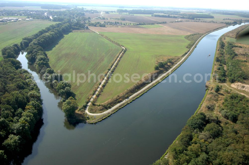 GENTHIN from the bird's eye view: Blick auf den Flussverlauf des Elbe-Havel-Kanal zwischen Genthin und Parey.