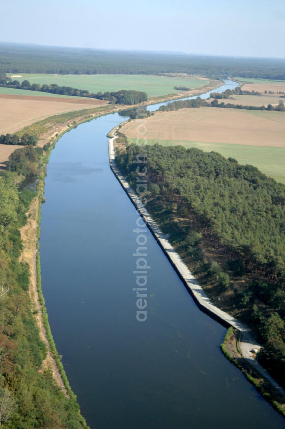 Aerial photograph GENTHIN - Blick auf den Flussverlauf des Elbe-Havel-Kanal zwischen Genthin und Parey.