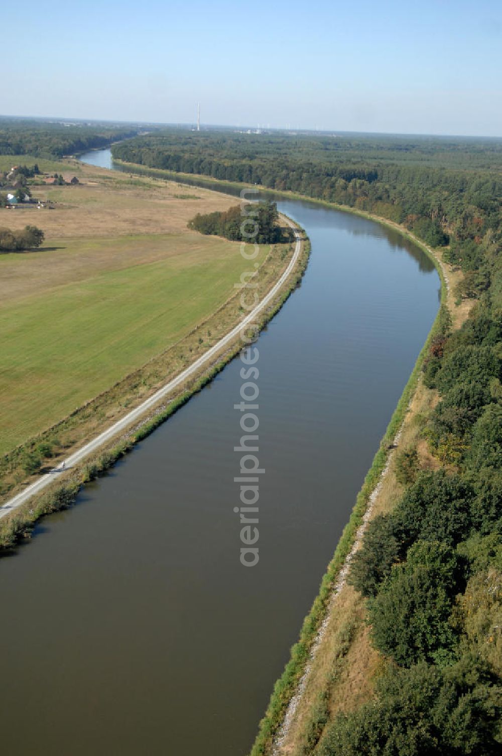 Kade from above - Blick auf den Flussverlauf des Elbe-Havel-Kanal zwischen Kade und Genthin.