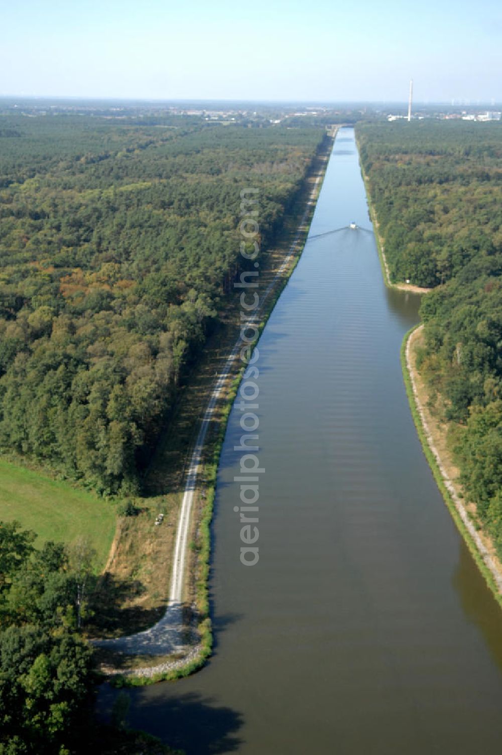 Kade from above - Blick auf den Flussverlauf des Elbe-Havel-Kanal zwischen Kade und Genthin.